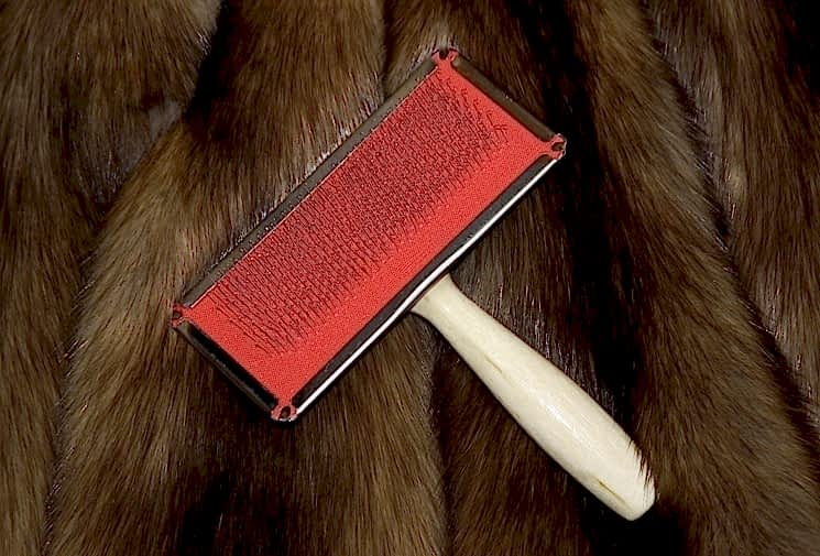 Чистка искусственного меха