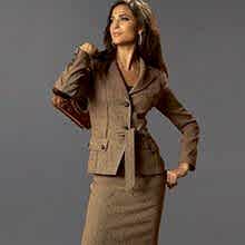 Выбор цвета женского делового костюма